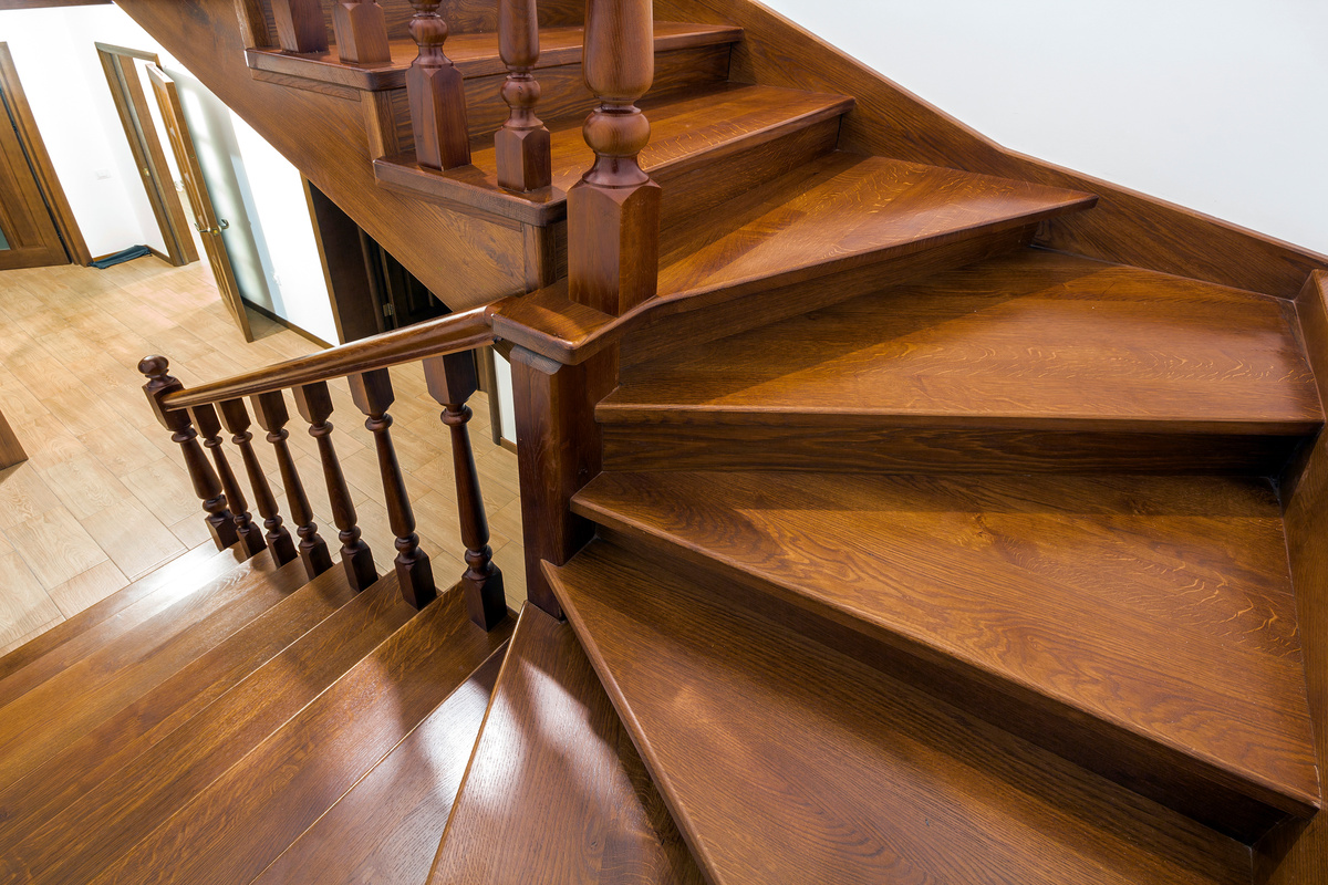 How To Maintain An Oak Wood Stairway